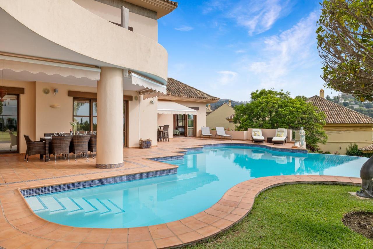 Luxury Villa Robledal By Mabiente - Views Of The Sea And The Golf Course 마르베야 외부 사진