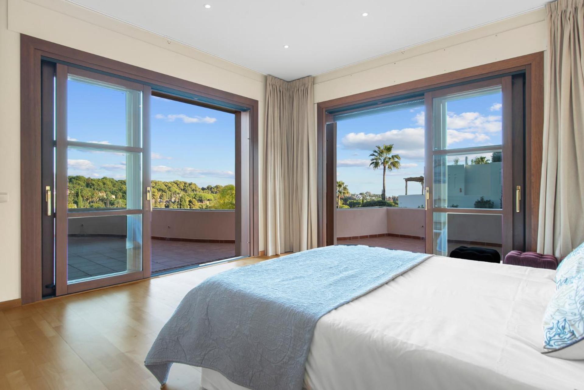 Luxury Villa Robledal By Mabiente - Views Of The Sea And The Golf Course 마르베야 외부 사진